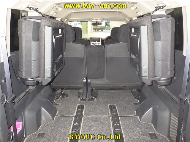 MITSUBISHI DELICA D5 2011