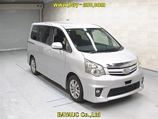 TOYOTA NOAH 2012