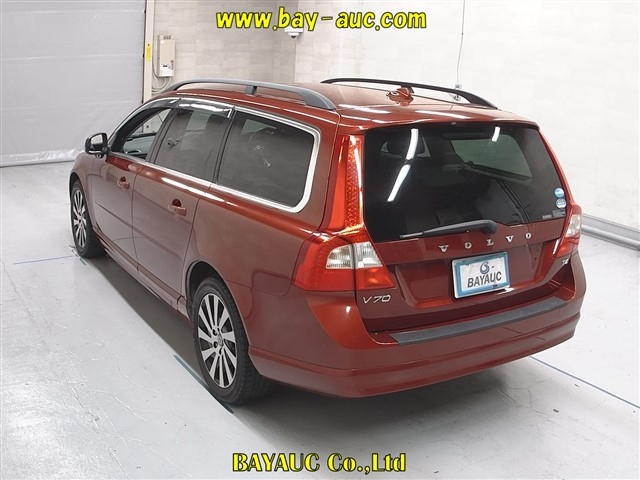 VOLVO V70 2013