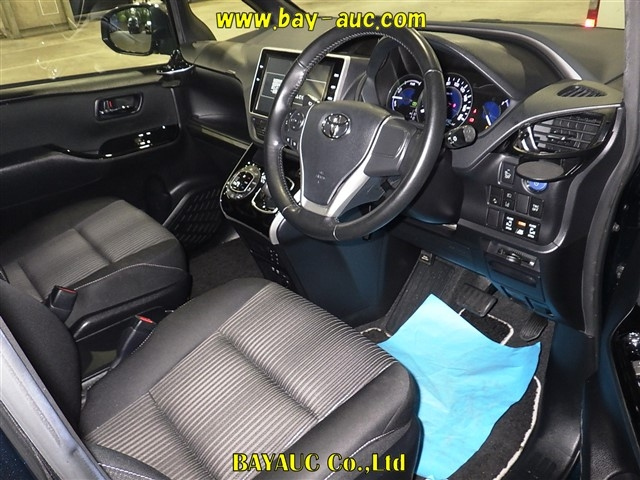 TOYOTA VOXY 2018
