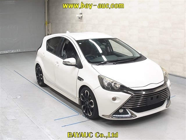 TOYOTA AQUA 2016