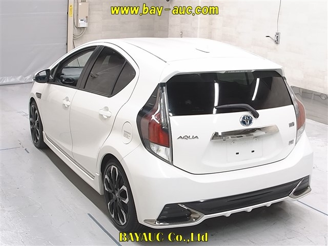 TOYOTA AQUA 2016