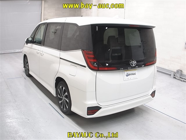 TOYOTA NOAH 2025
