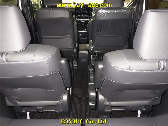 TOYOTA NOAH 2025