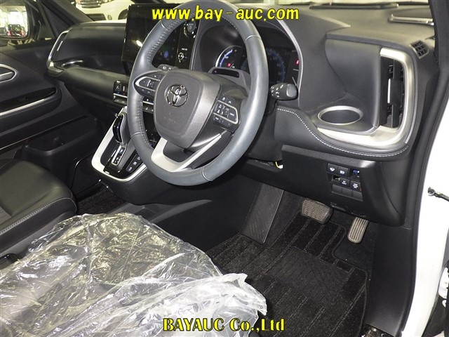 TOYOTA NOAH 2024