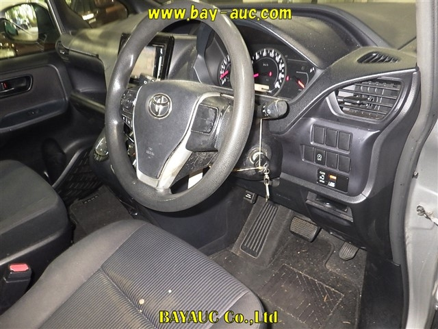 TOYOTA VOXY 2015