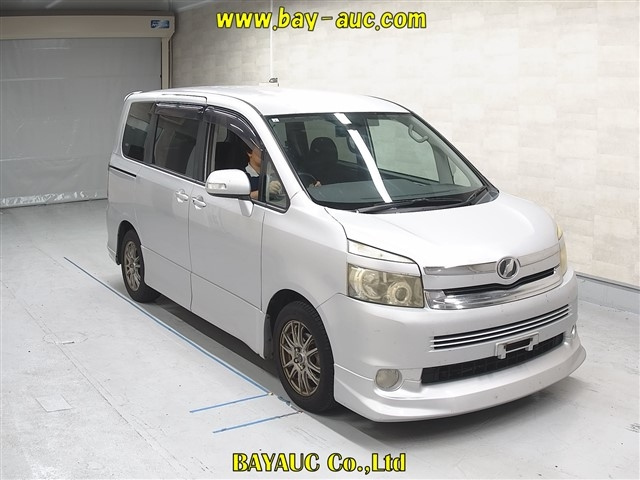 TOYOTA VOXY 2009