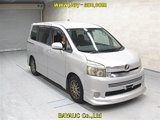 TOYOTA VOXY 2009