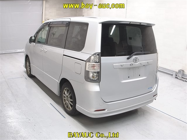 TOYOTA VOXY 2009