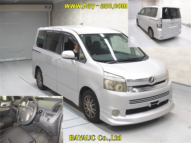 TOYOTA VOXY 2009