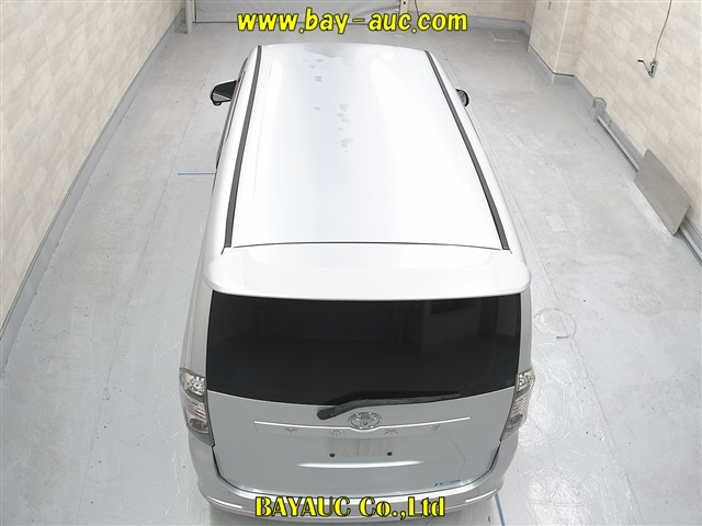 TOYOTA VOXY 2009