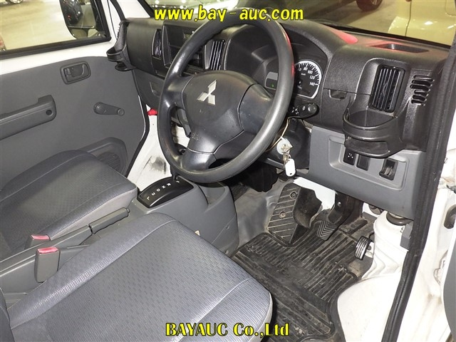 MITSUBISHI MINICAB VAN 2013
