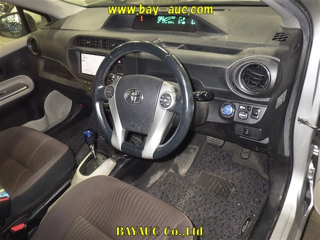 TOYOTA AQUA 2012