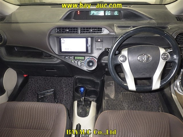 TOYOTA AQUA 2012