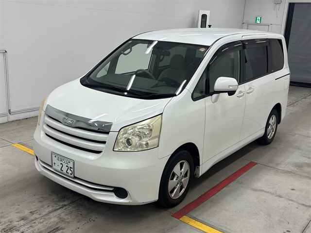 TOYOTA NOAH 2008
