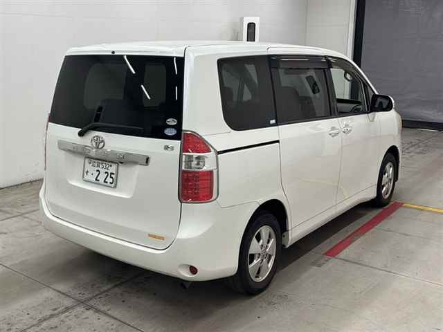 TOYOTA NOAH 2008
