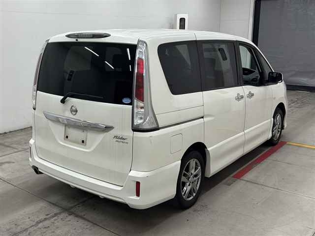 NISSAN SERENA 2011
