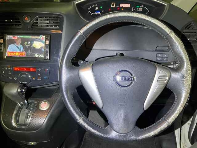 NISSAN SERENA 2011