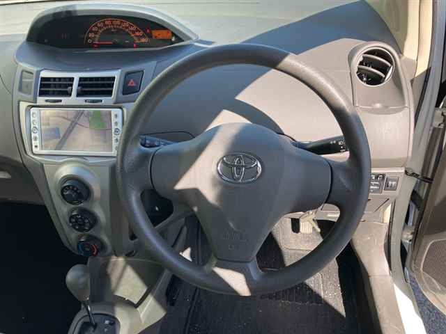 TOYOTA VITZ 2010