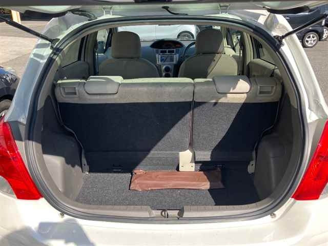TOYOTA VITZ 2010