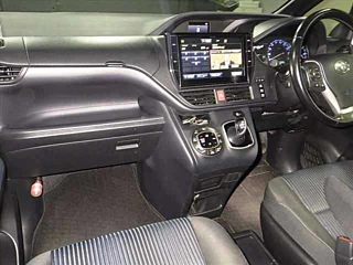 TOYOTA VOXY 2016