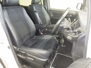 TOYOTA VOXY 2021