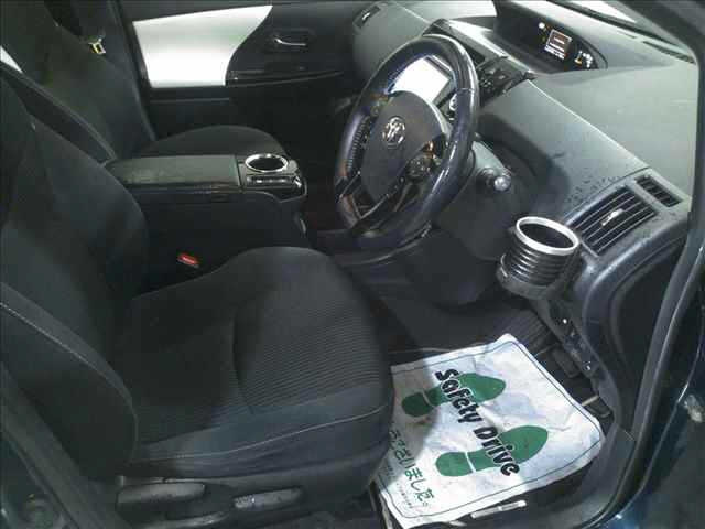 TOYOTA PRIUS ALPHA 2018