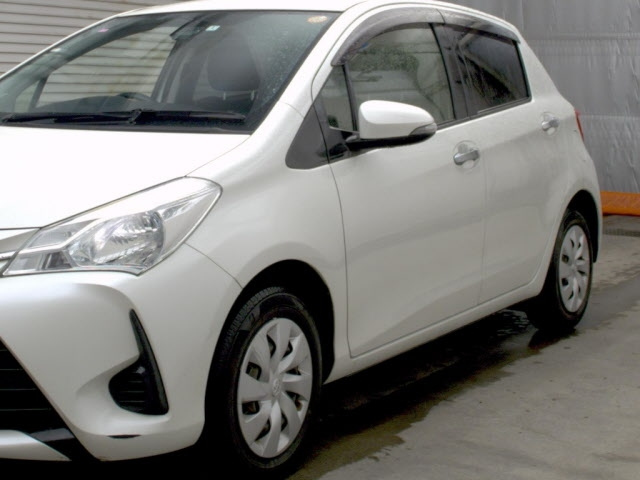TOYOTA VITZ 2018