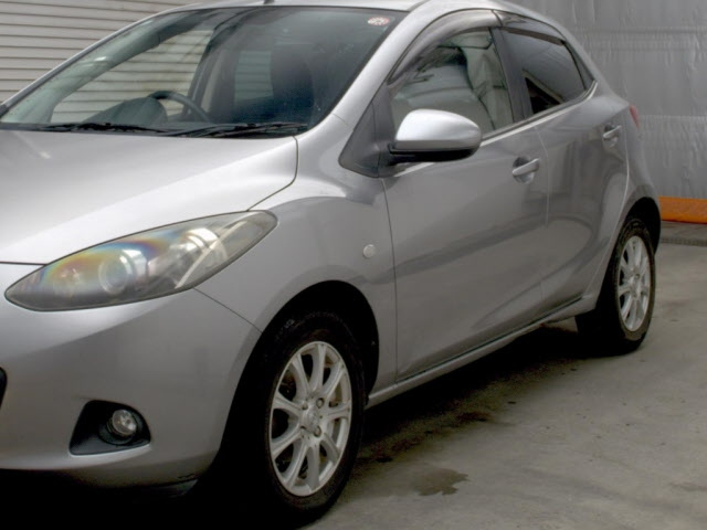 MAZDA DEMIO 2010