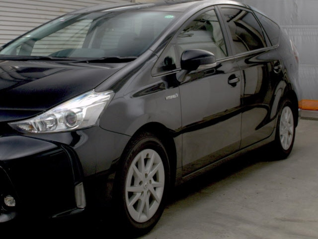 TOYOTA PRIUS ALPHA 2015