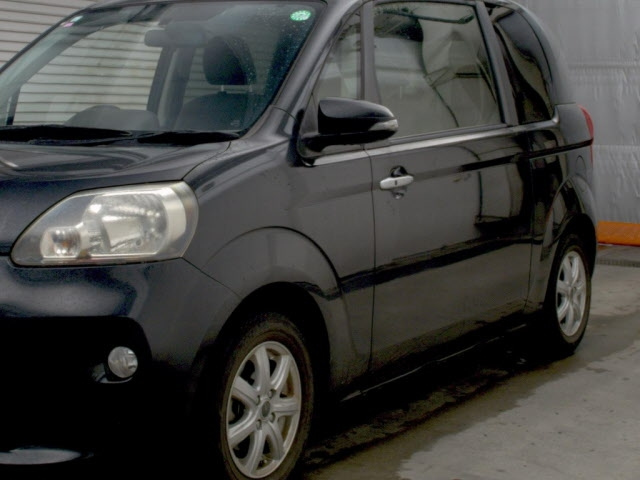 TOYOTA PORTE 2013