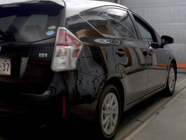 TOYOTA PRIUS ALPHA 2015