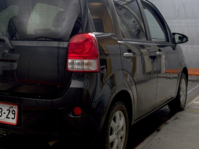TOYOTA PORTE 2013