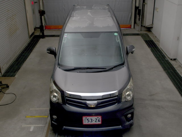 TOYOTA NOAH 2013