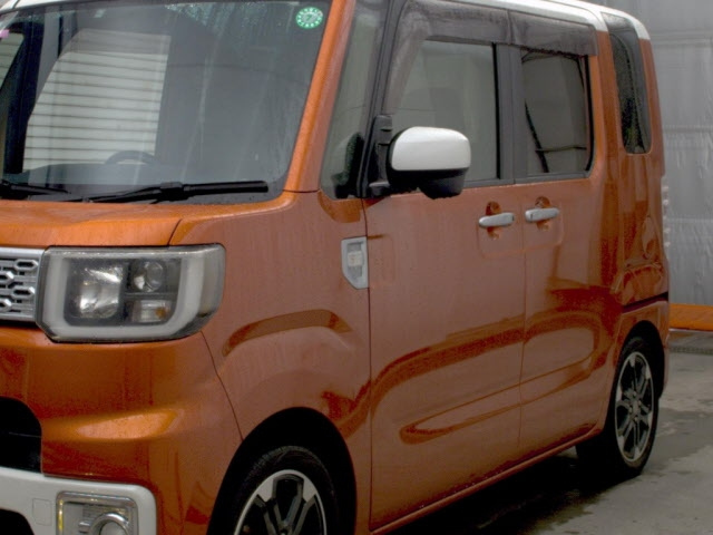 DAIHATSU WAKE 2015