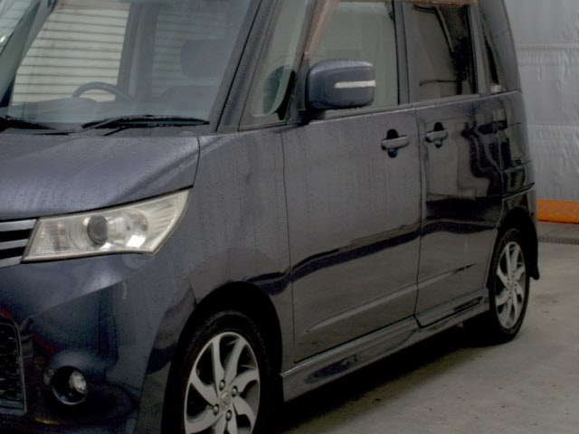 NISSAN ROOX 2010