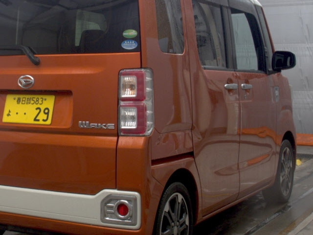 DAIHATSU WAKE 2015