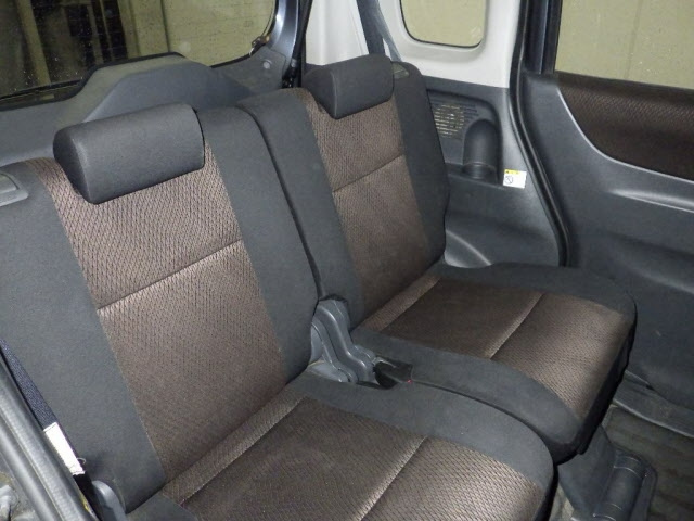 NISSAN ROOX 2010