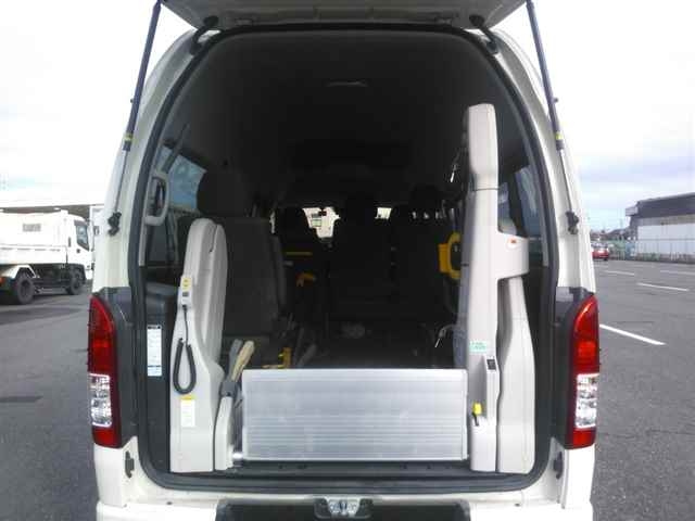 TOYOTA HIACE VAN 2023