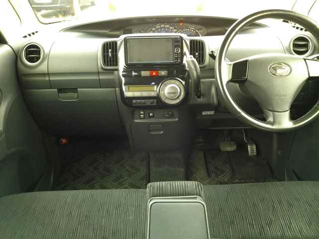 DAIHATSU TANTO 2011