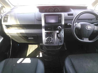 TOYOTA VOXY 2012