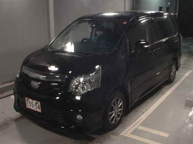 TOYOTA NOAH 2014
