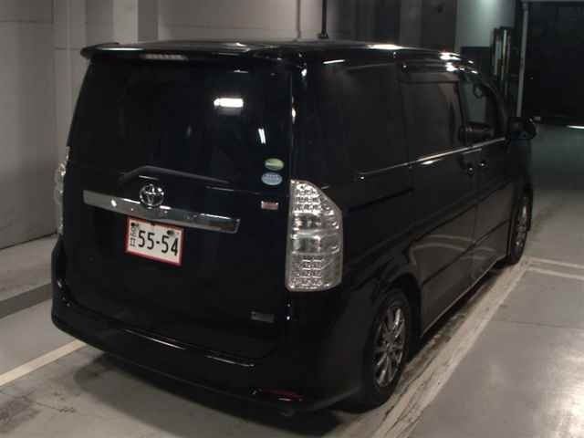 TOYOTA NOAH 2014