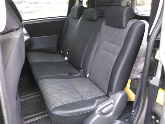 TOYOTA NOAH 2014