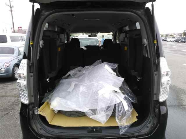 TOYOTA NOAH 2014
