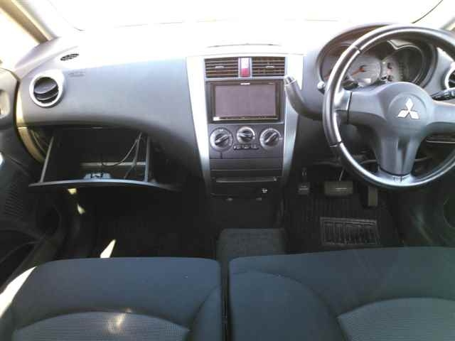 MITSUBISHI COLT PLUS 2011