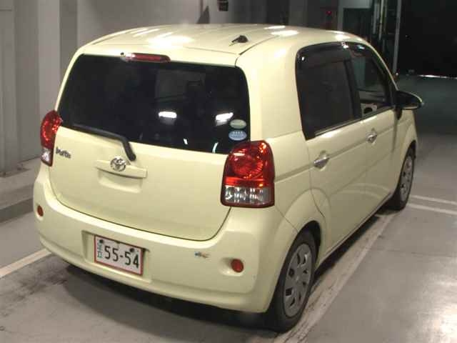 TOYOTA PORTE 2012