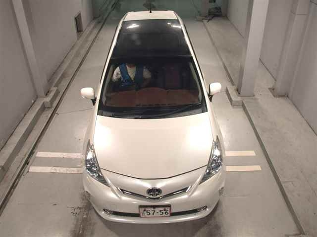 TOYOTA PRIUS ALPHA 2012