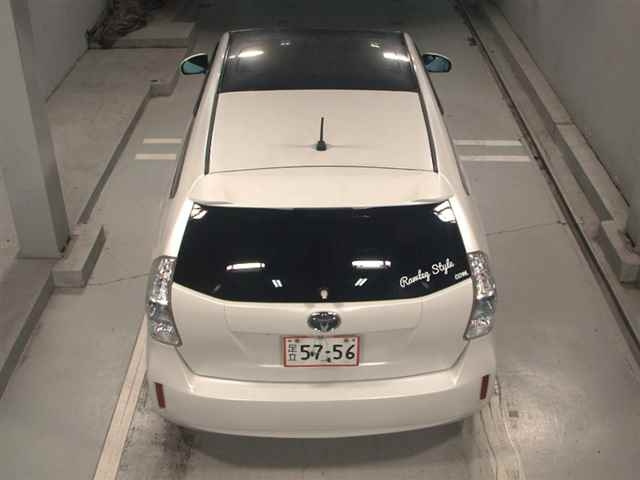 TOYOTA PRIUS ALPHA 2012