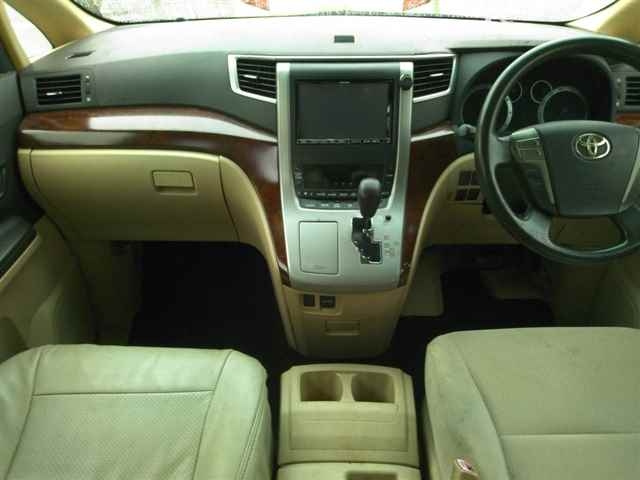 TOYOTA ALPHARD 2010